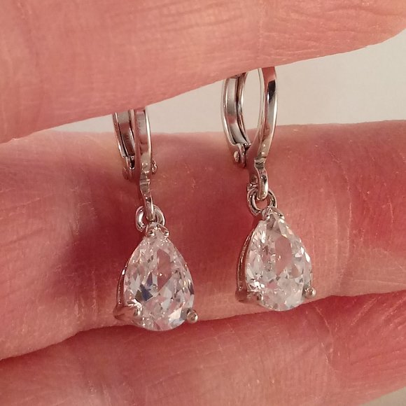 Solid 925 Silver Solitaire Pear Tear Drop Diamond Zircon Dangle Earrings Gift - Picture 3 of 4